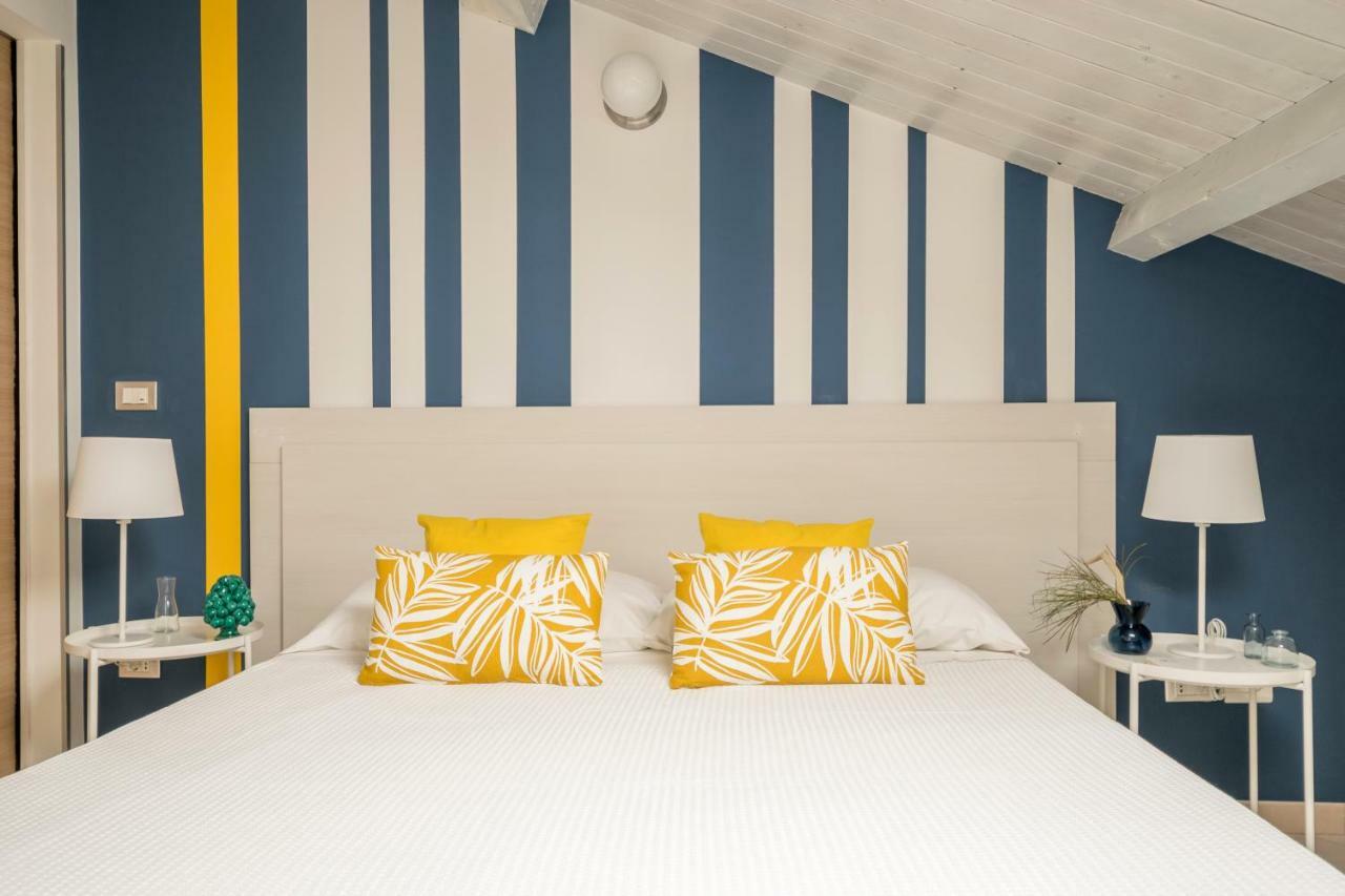 Civico 64 Bed & Breakfast In Mansarda ปาลมี ภายนอก รูปภาพ