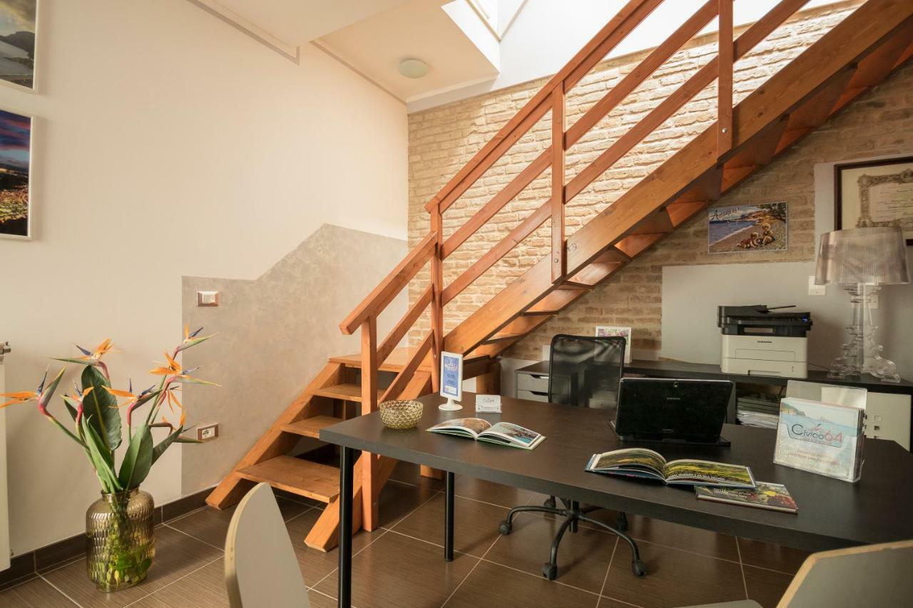 Civico 64 Bed & Breakfast In Mansarda ปาลมี ภายนอก รูปภาพ