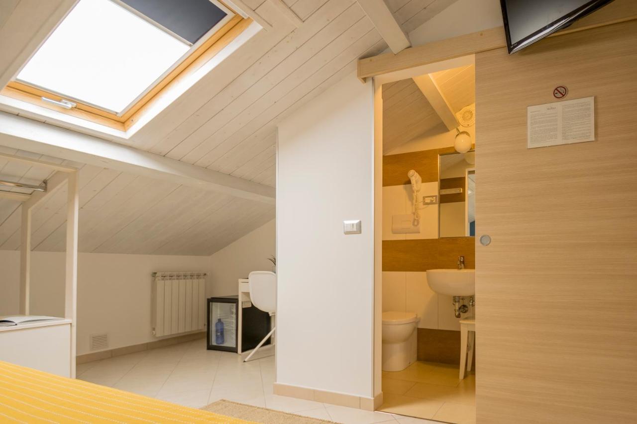 Civico 64 Bed & Breakfast In Mansarda ปาลมี ภายนอก รูปภาพ