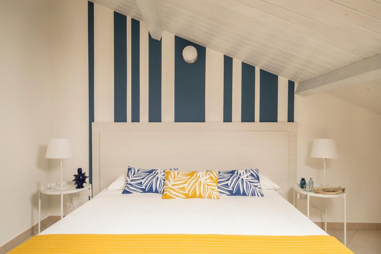Civico 64 Bed & Breakfast In Mansarda ปาลมี ภายนอก รูปภาพ