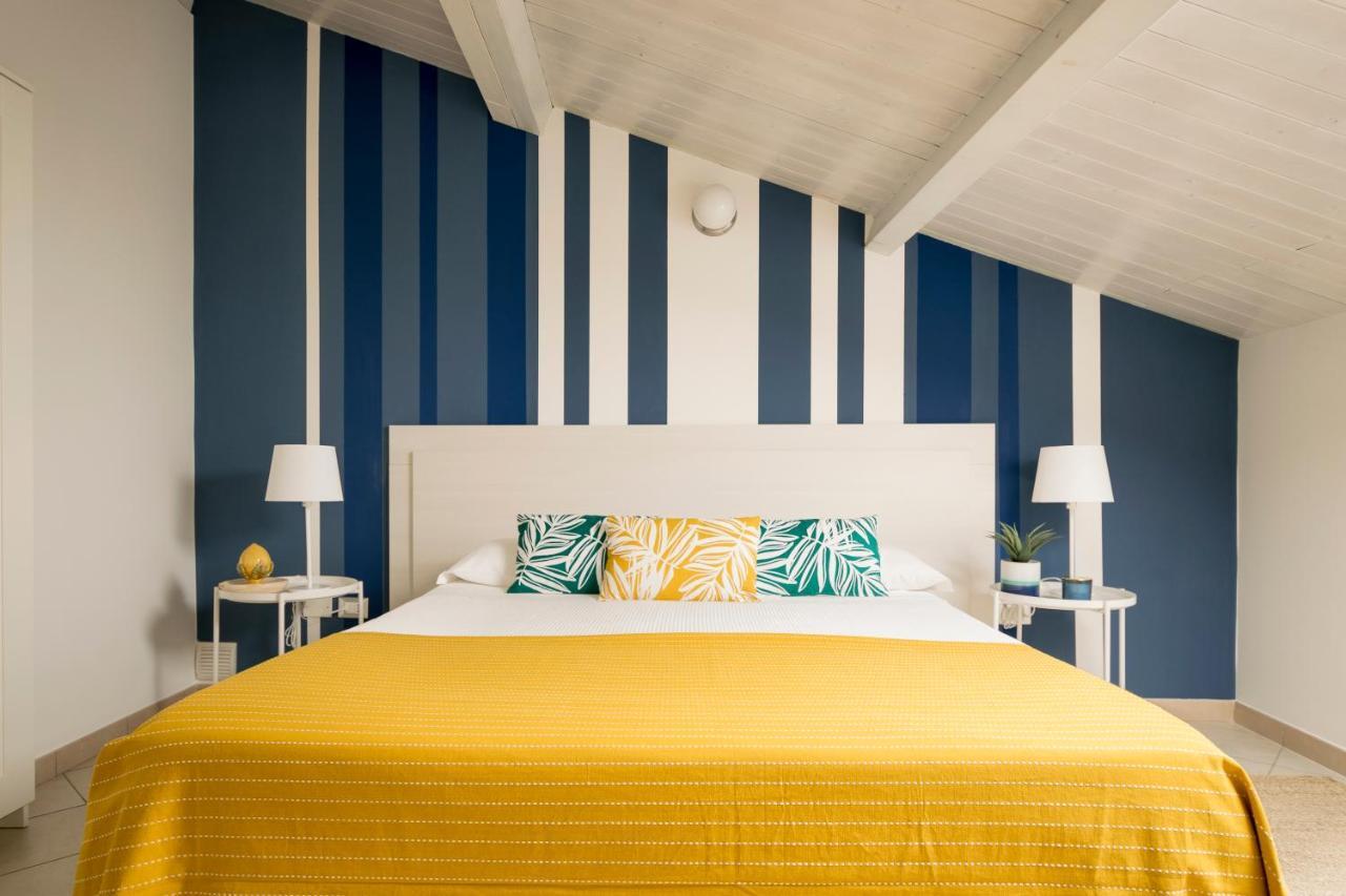 Civico 64 Bed & Breakfast In Mansarda ปาลมี ภายนอก รูปภาพ